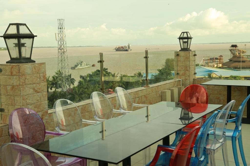 Uptown Hotel Yangon Dış mekan fotoğraf